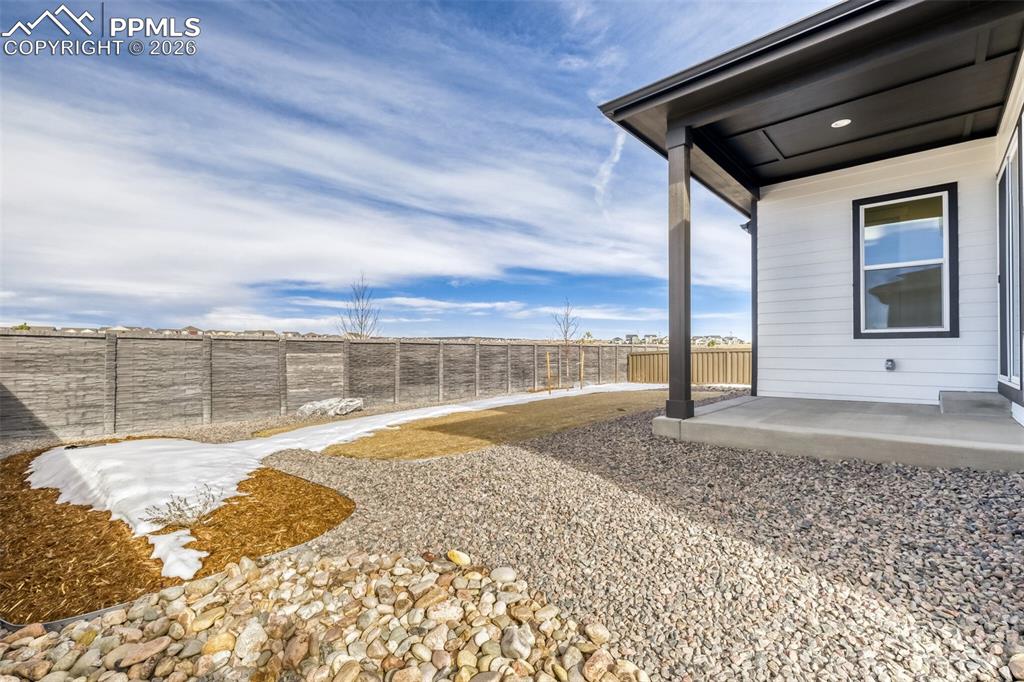 Image 26 of 27: Yard