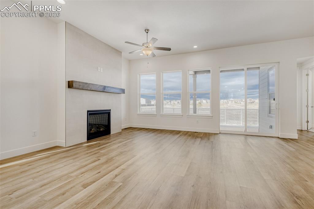 Image 5 of 27: Living Room