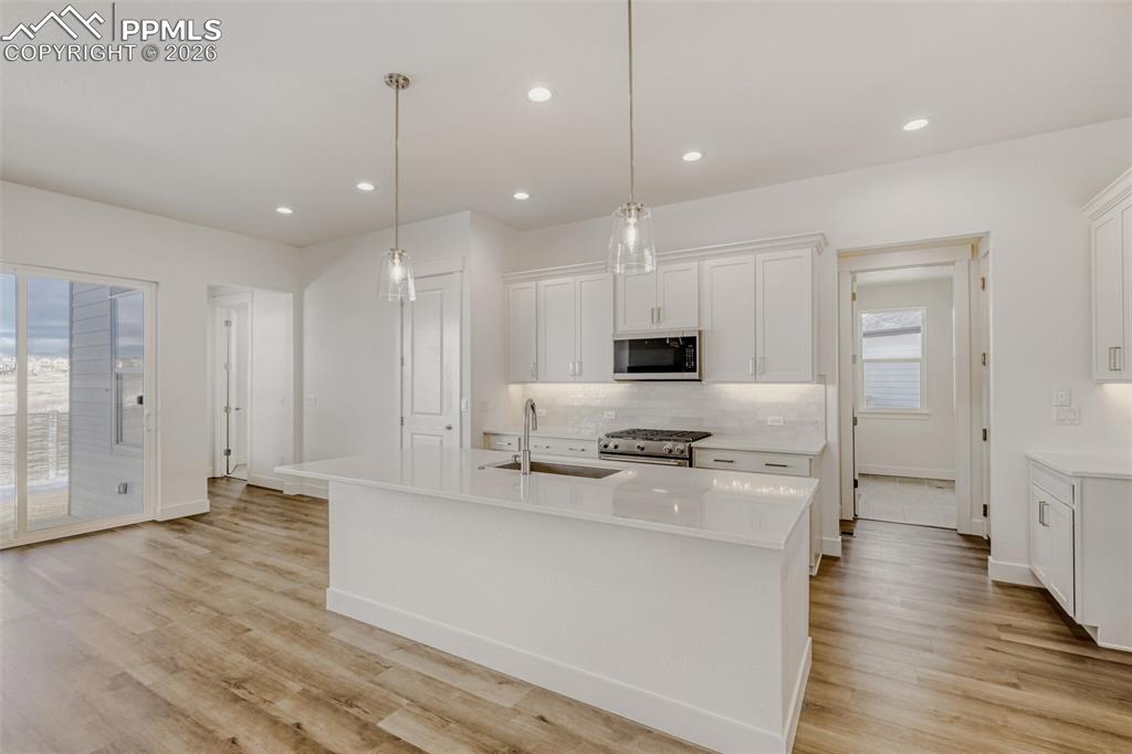 Image 9 of 27: Kitchen