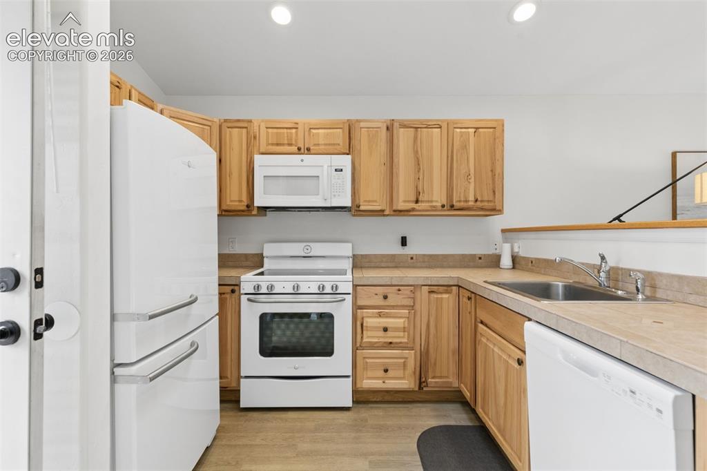 Image 11 of 34: Kitchen