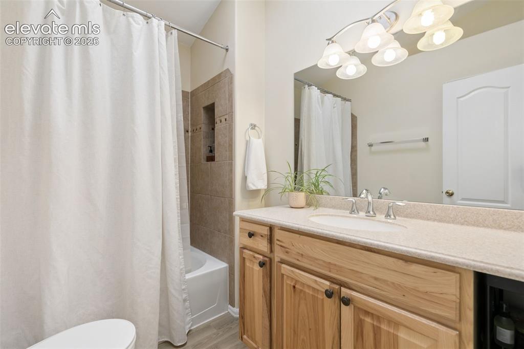 Image 18 of 34: Bathroom