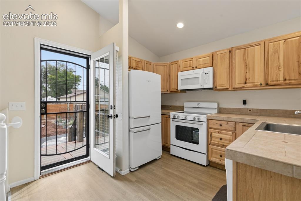 Image 8 of 34: Kitchen