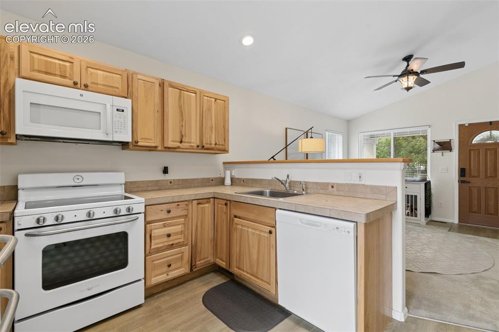 Image 9 of 34: Kitchen