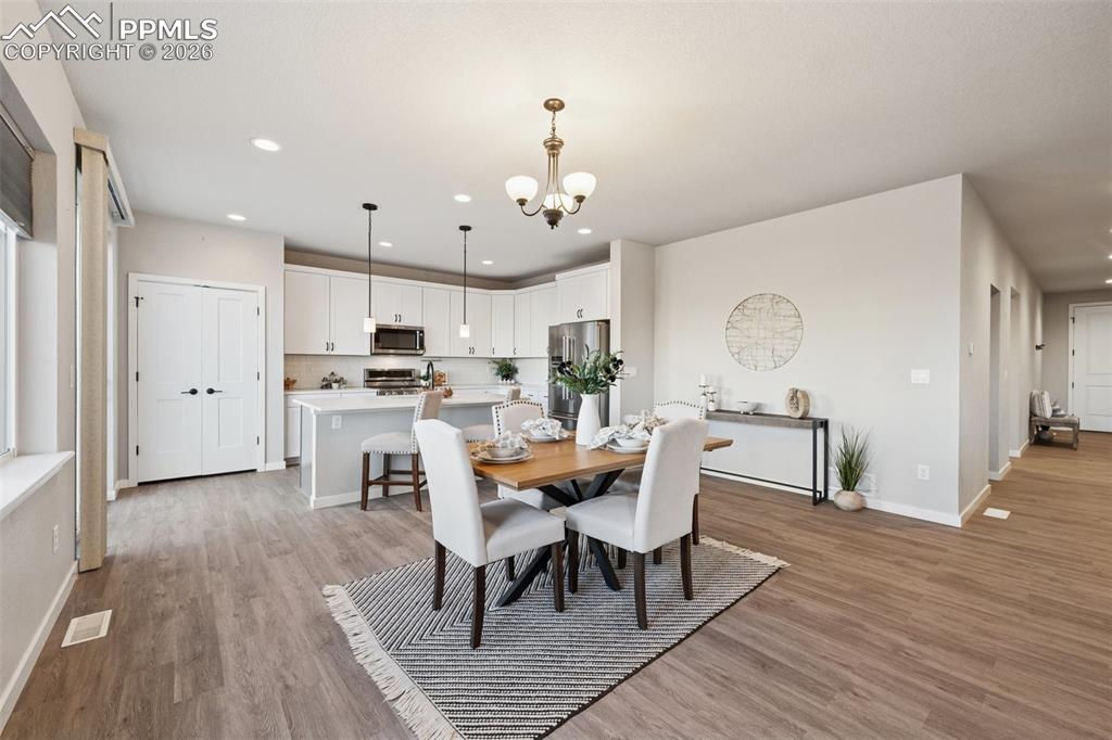 Image 11 of 47: Dining Area