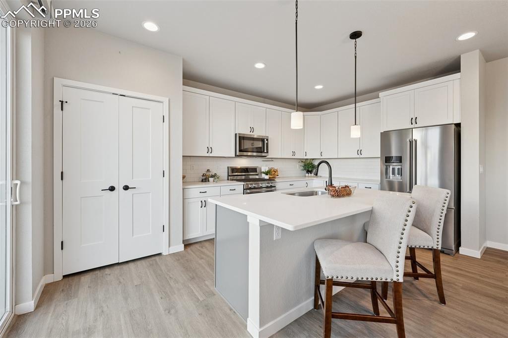 Image 15 of 47: Kitchen