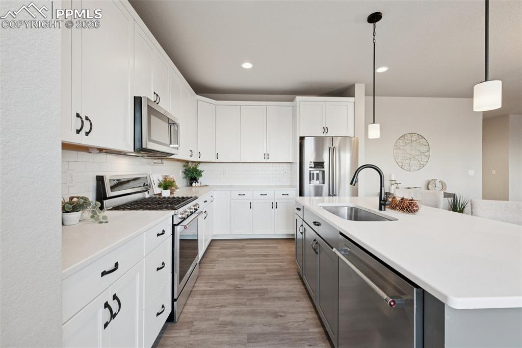 Image 16 of 47: Kitchen