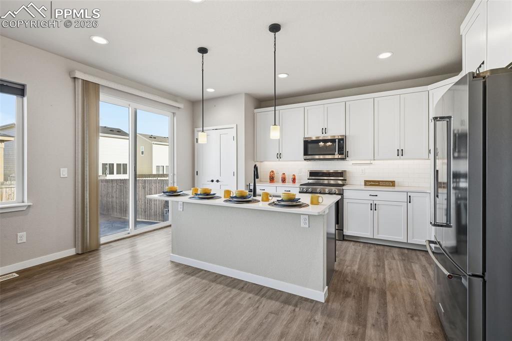 Image 17 of 47: Kitchen