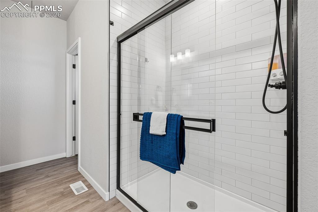 Image 29 of 47: Bathroom