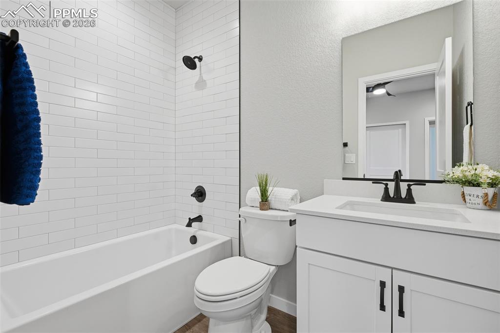 Image 42 of 47: Bathroom