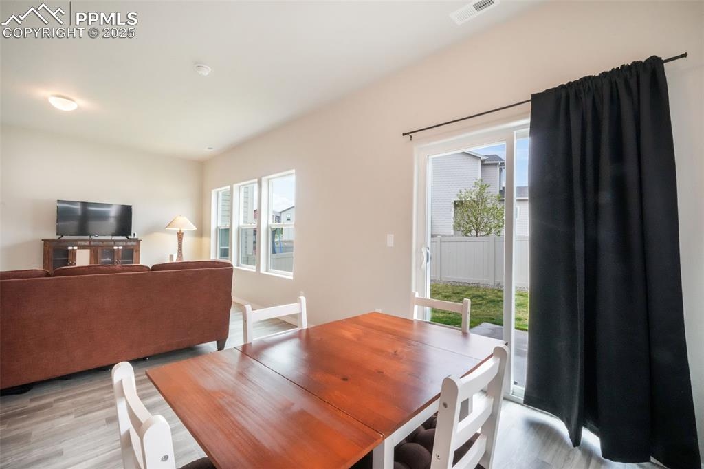 Image 19 of 50: Dining Area