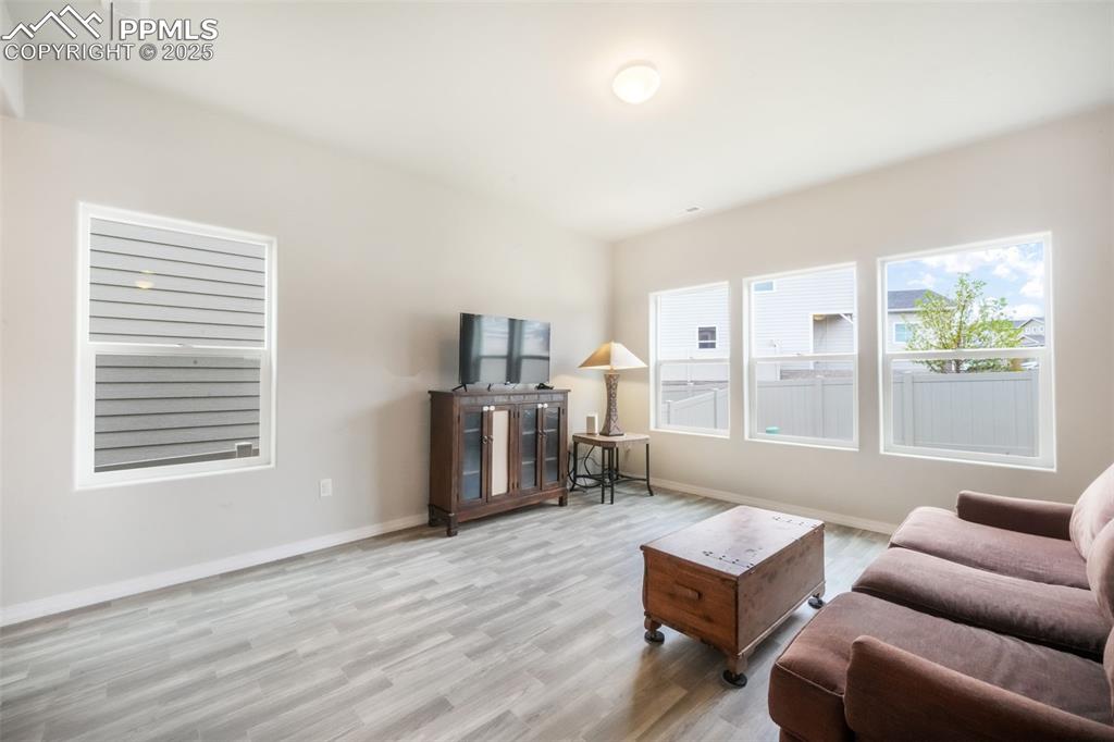 Image 9 of 50: Living Room