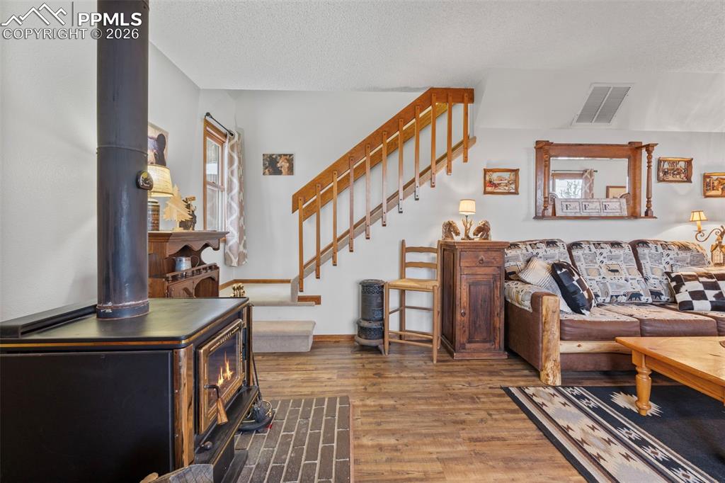 Image 10 of 50: Living Room