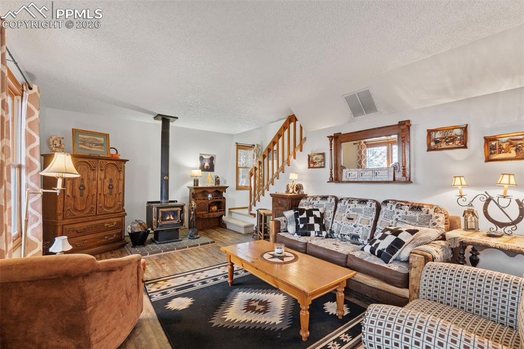 Image 2 of 50: Living Room