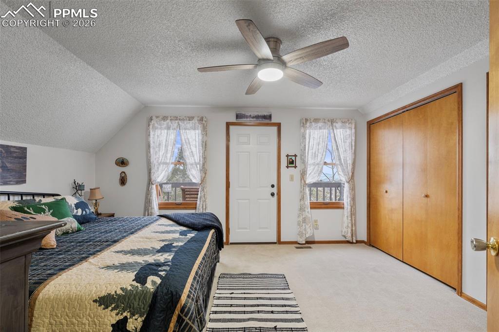 Image 25 of 50: Bedroom