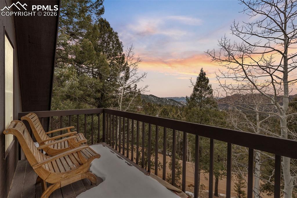 Image 28 of 50: Balcony