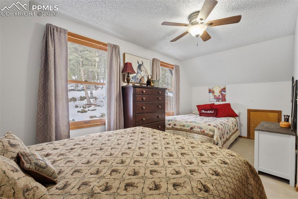 Image 39 of 50: Bedroom