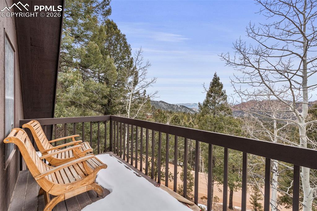 Image 5 of 50: Balcony