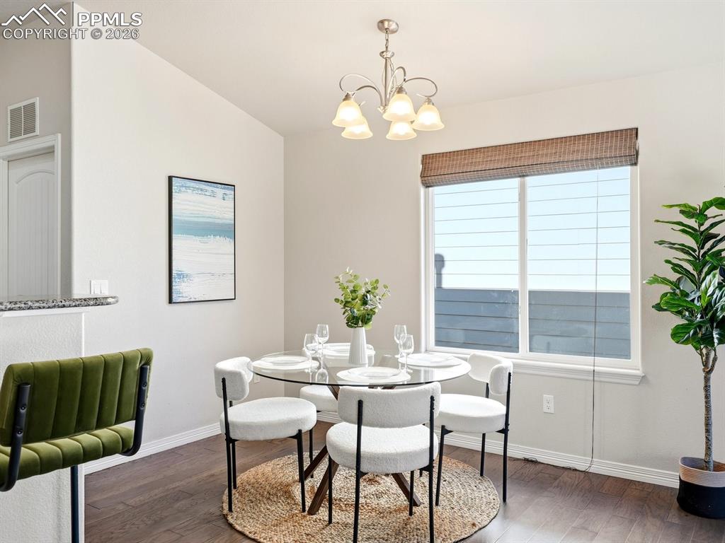 Image 10 of 49: Dining Area