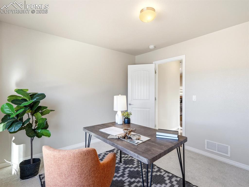 Image 21 of 49: Office