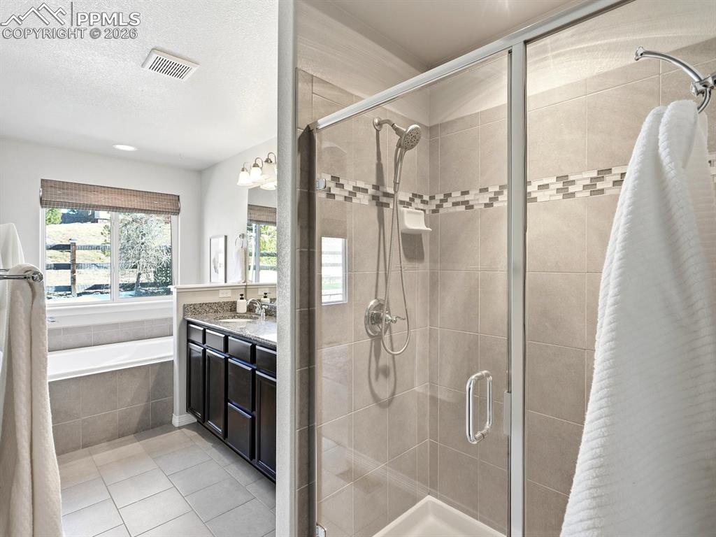 Image 30 of 49: Bathroom