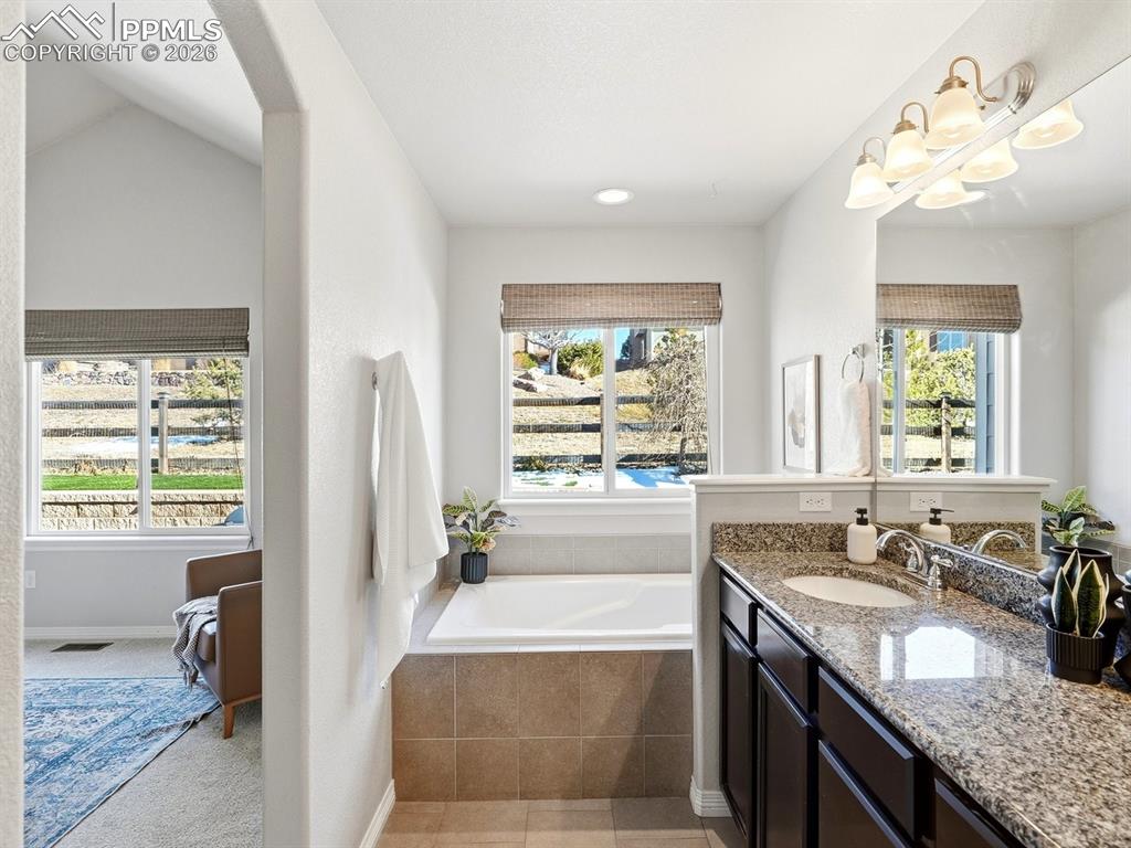 Image 31 of 49: Bathroom