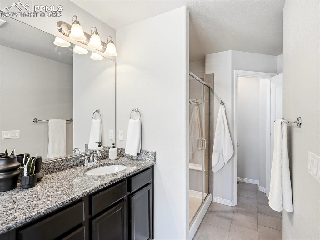 Image 32 of 49: Bathroom