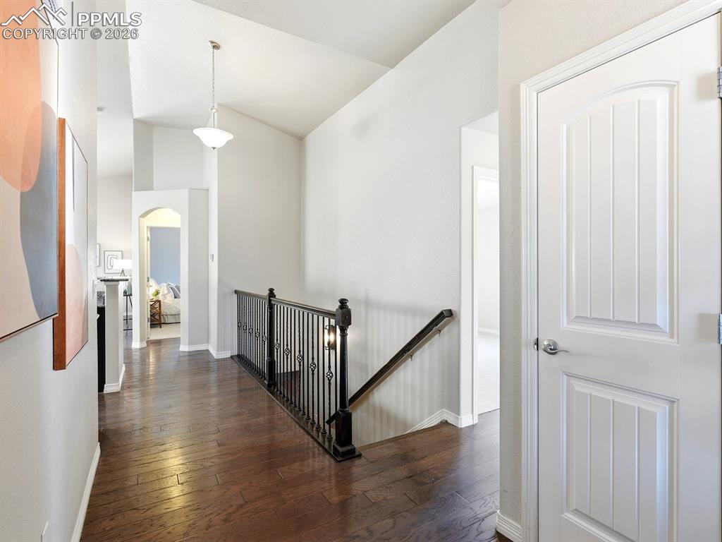 Image 4 of 49: Foyer