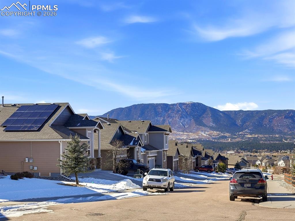 Image 44 of 49: Living Room