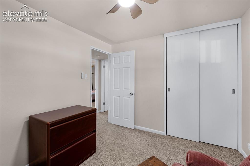 Image 17 of 25: Bedroom