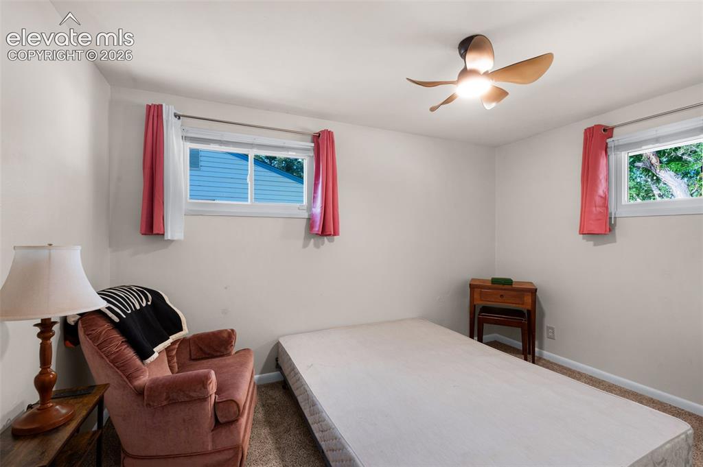 Image 19 of 25: Bedroom