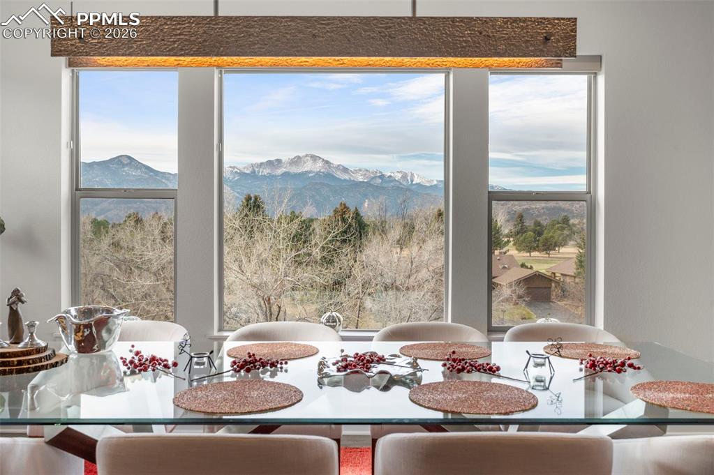 Image 21 of 48: Dining Area