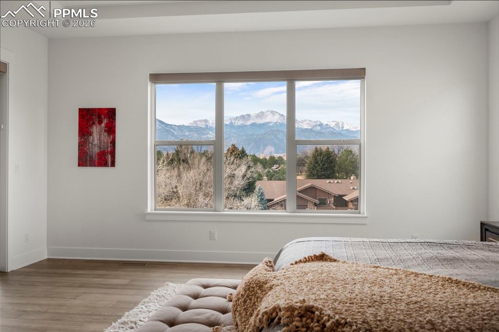 Image 25 of 48: Bedroom