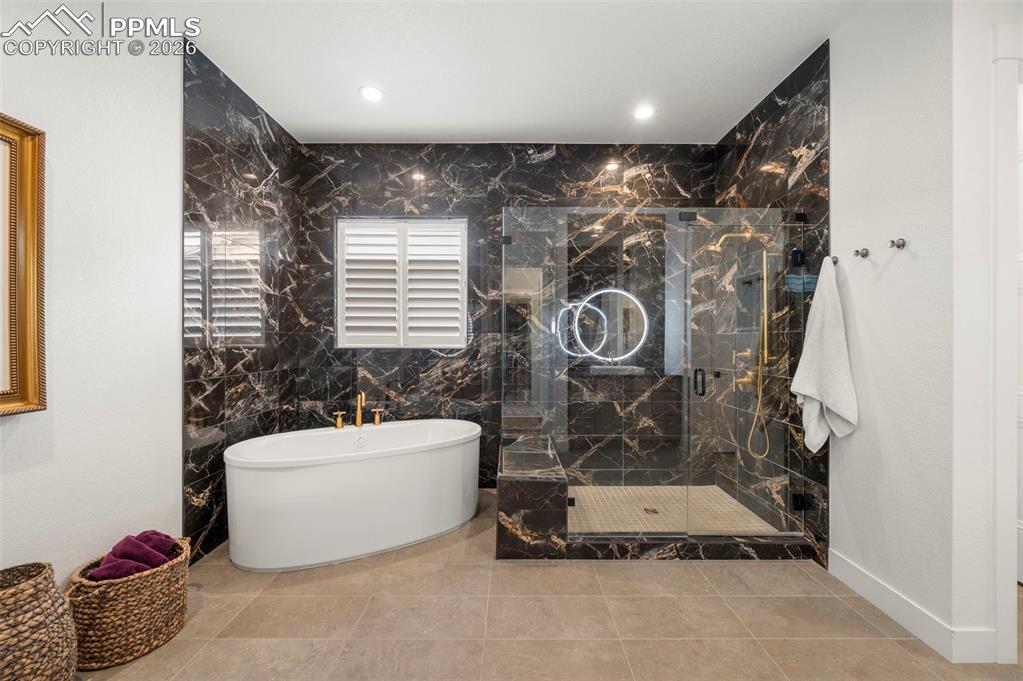 Image 29 of 48: Bathroom