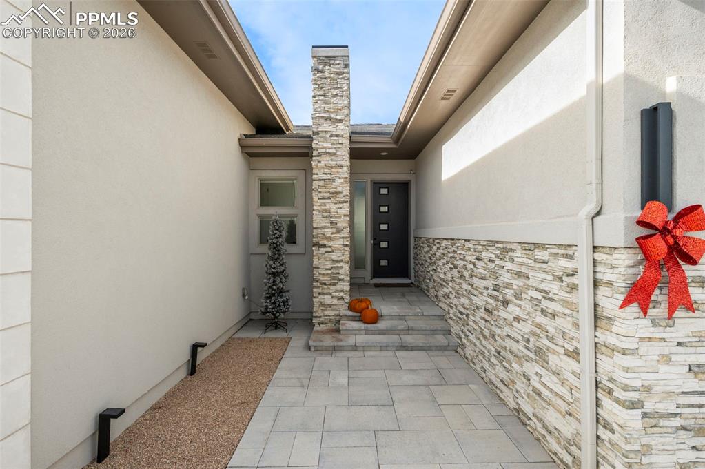 Image 4 of 48: Entry