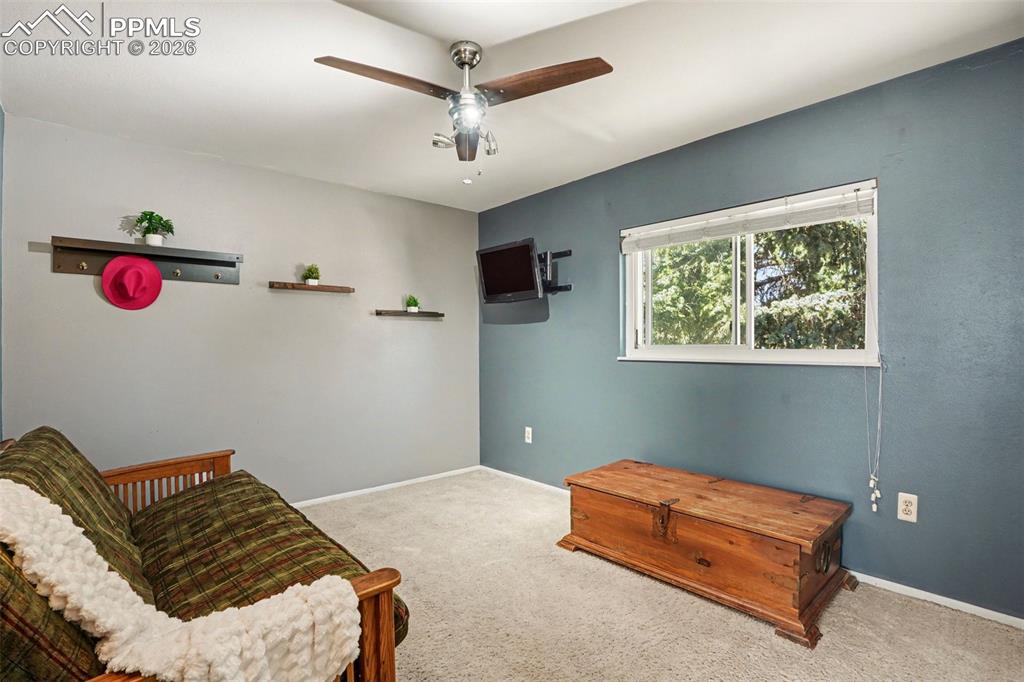 Image 11 of 25: Sitting Room