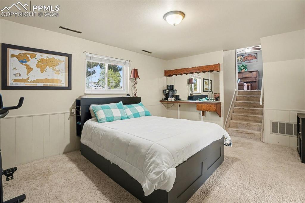 Image 15 of 25: Bedroom