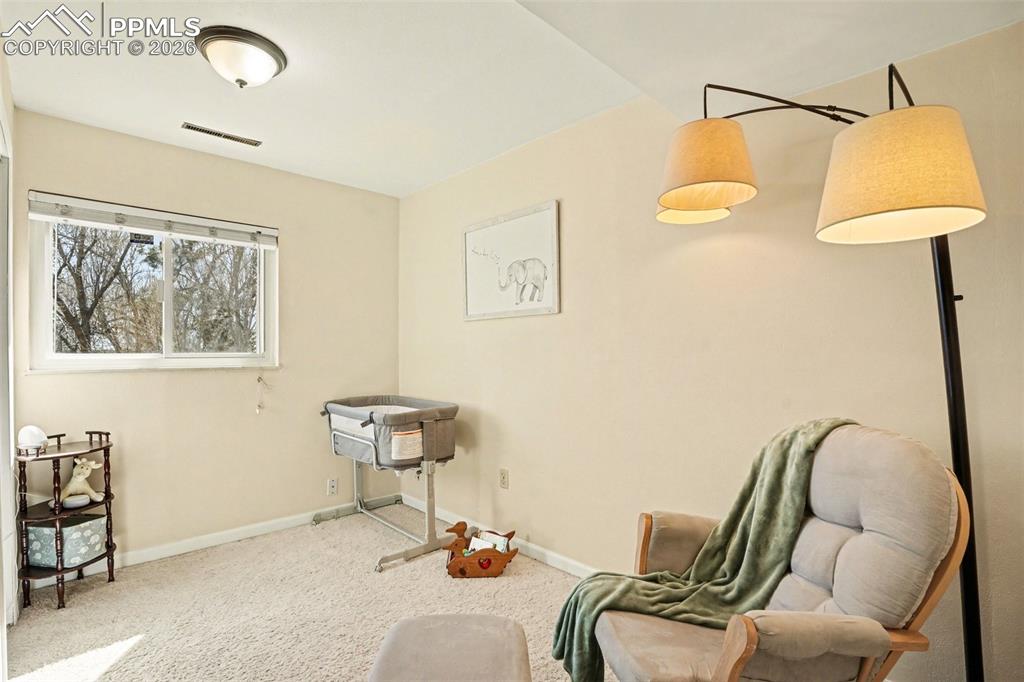 Image 16 of 25: Sitting Room