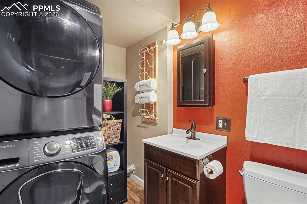 Image 17 of 25: Laundry