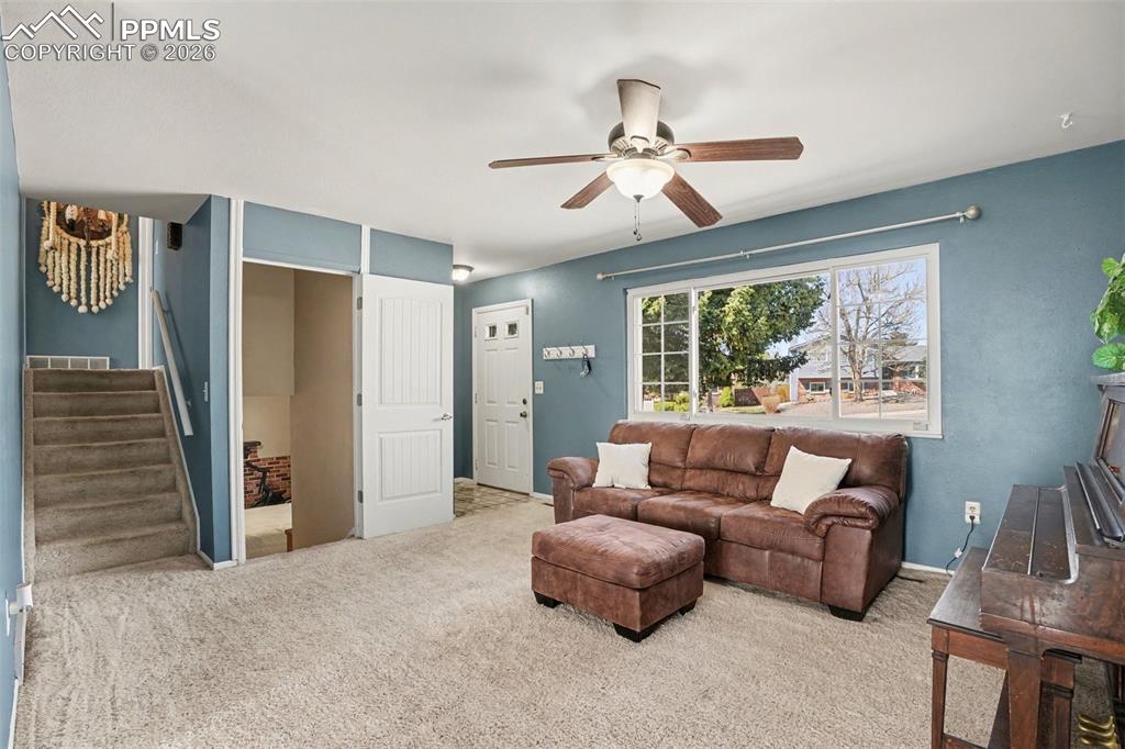 Image 5 of 25: Living Room