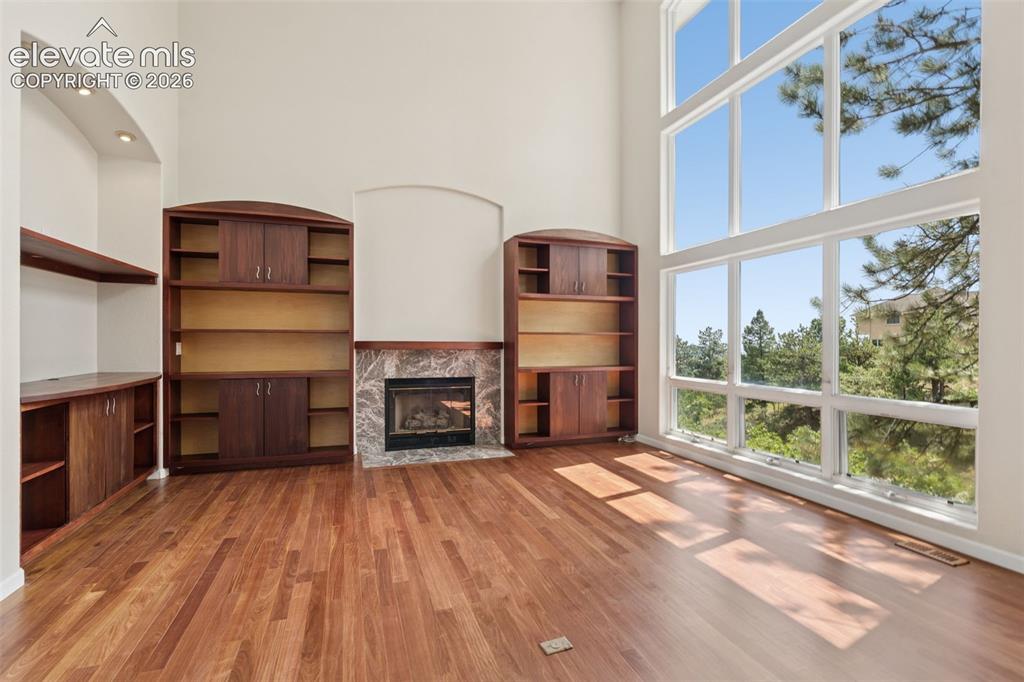 Image 10 of 50: Living Room