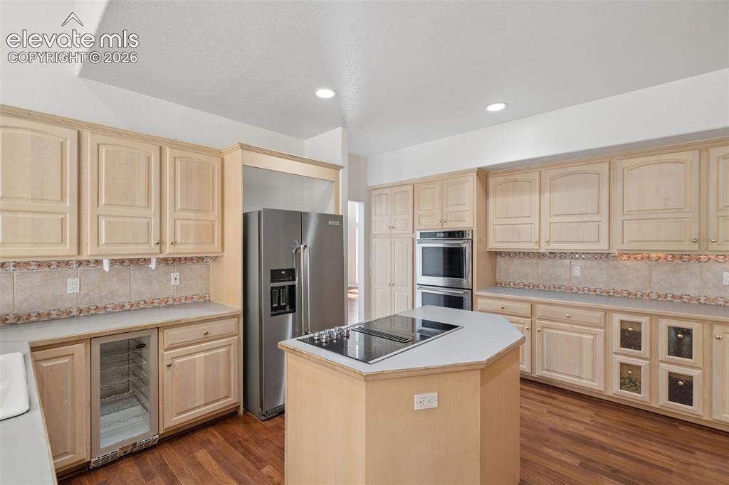 Image 17 of 50: Kitchen