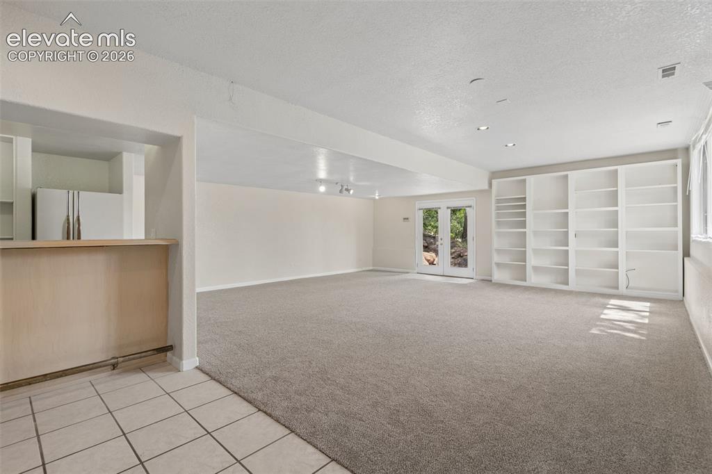 Image 42 of 50: Family Room