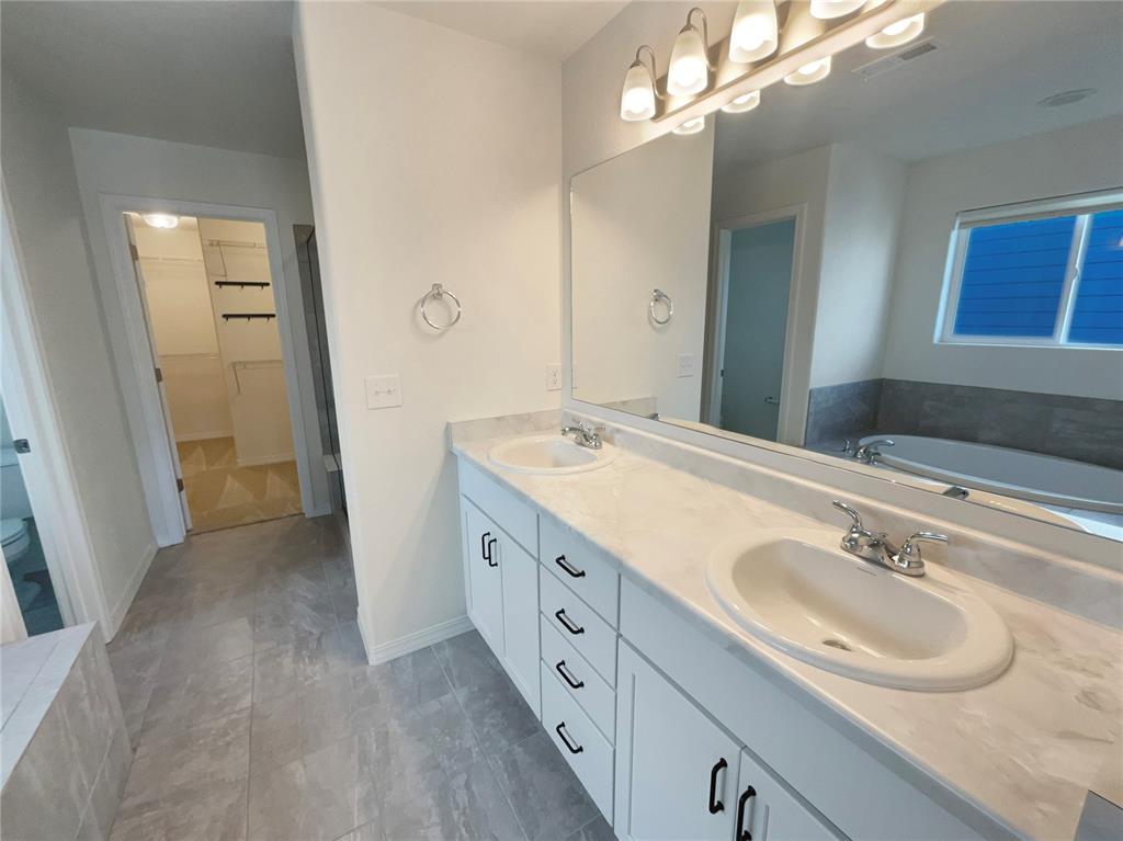 Image 12 of 26: Bathroom