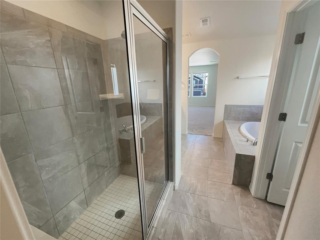 Image 14 of 26: Bathroom