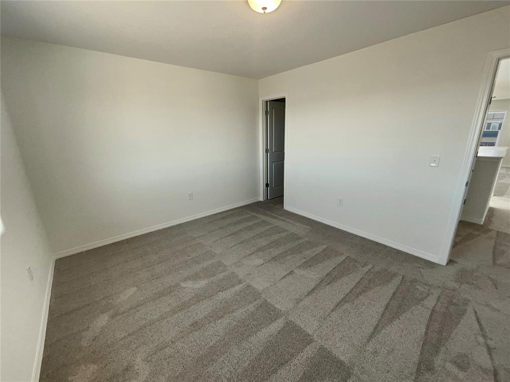 Image 18 of 26: Bedroom