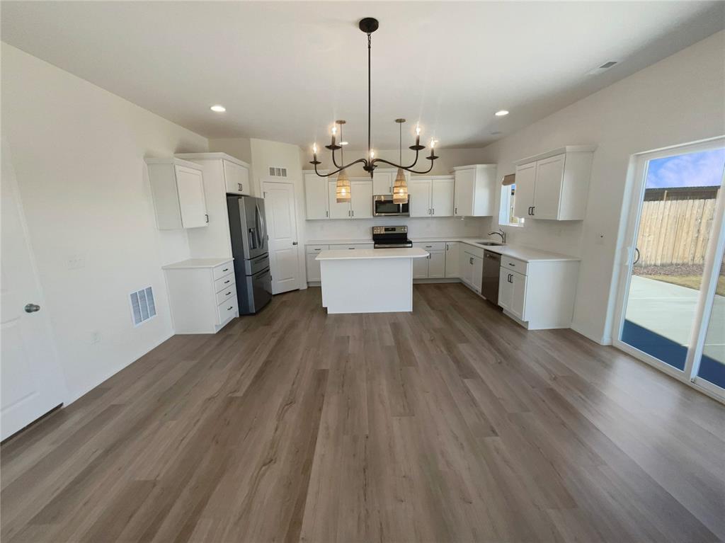 Image 2 of 26: Kitchen