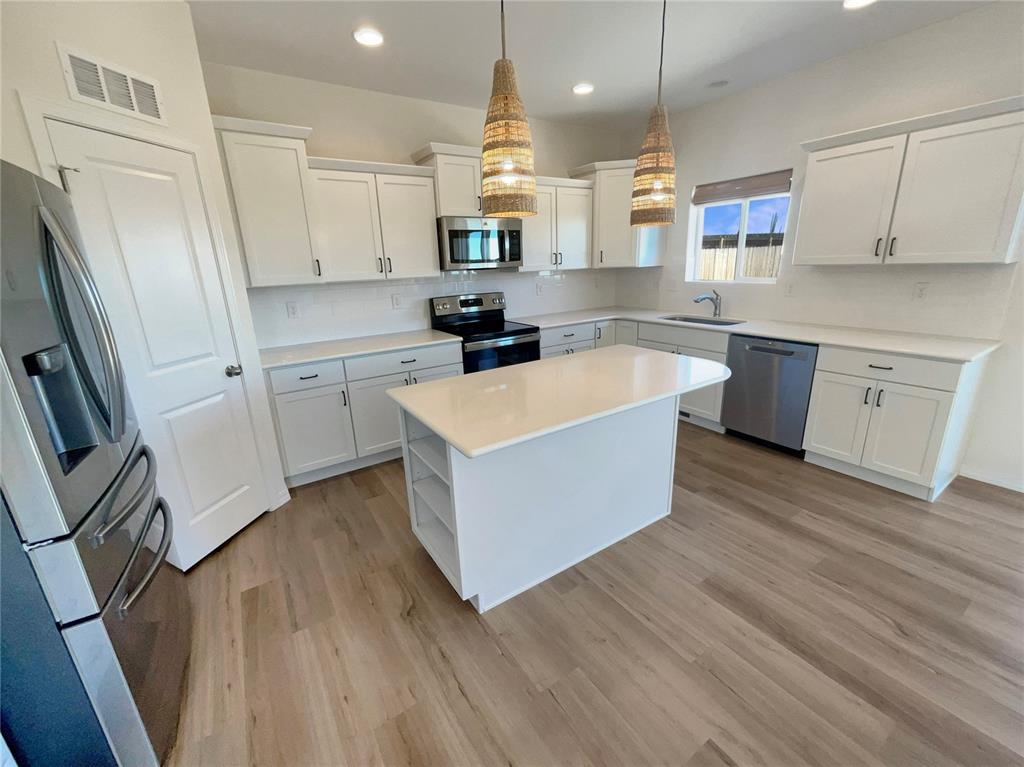 Image 20 of 26: Kitchen