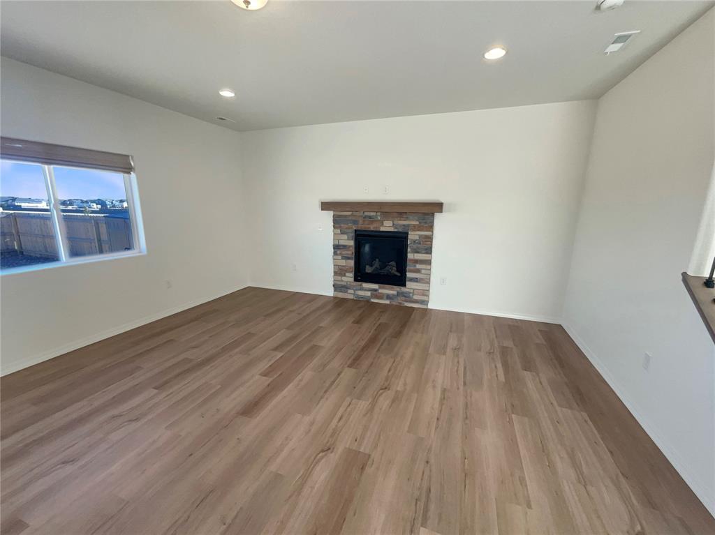 Image 3 of 26: Living Room