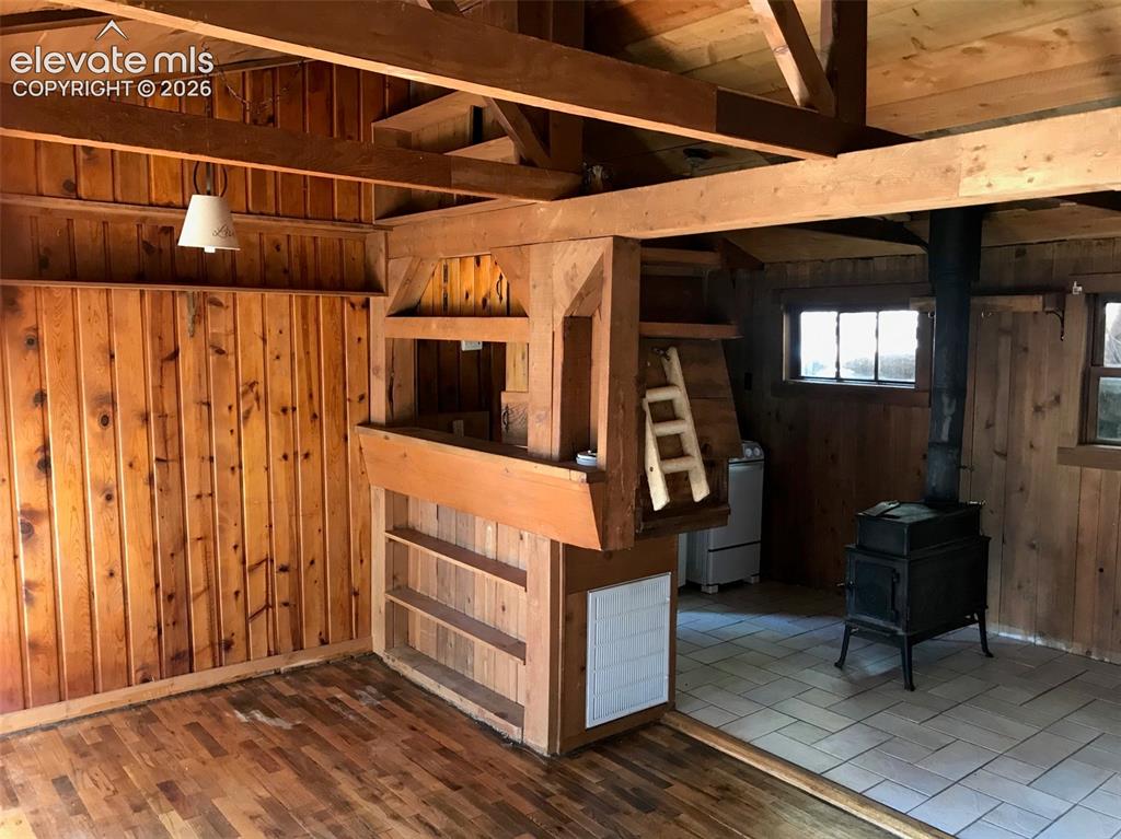 Image 10 of 20: Stable