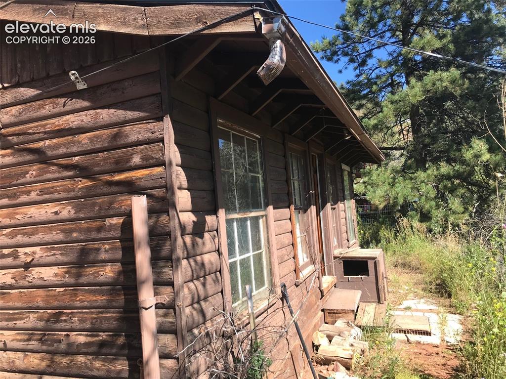 Image 2 of 20: Side of Structure